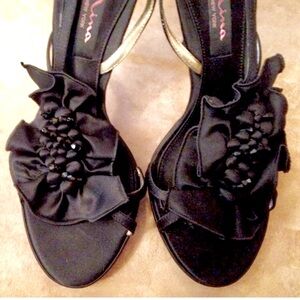 Nina New York Black Ruffle Heels Size 7.5